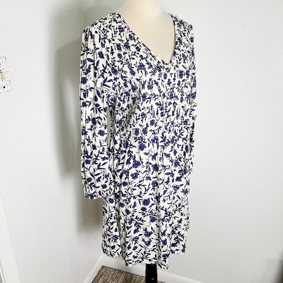 Old Navy Smocked Navy Blue & White Floral Print Dress, Size Large - Picture 3 of 11
